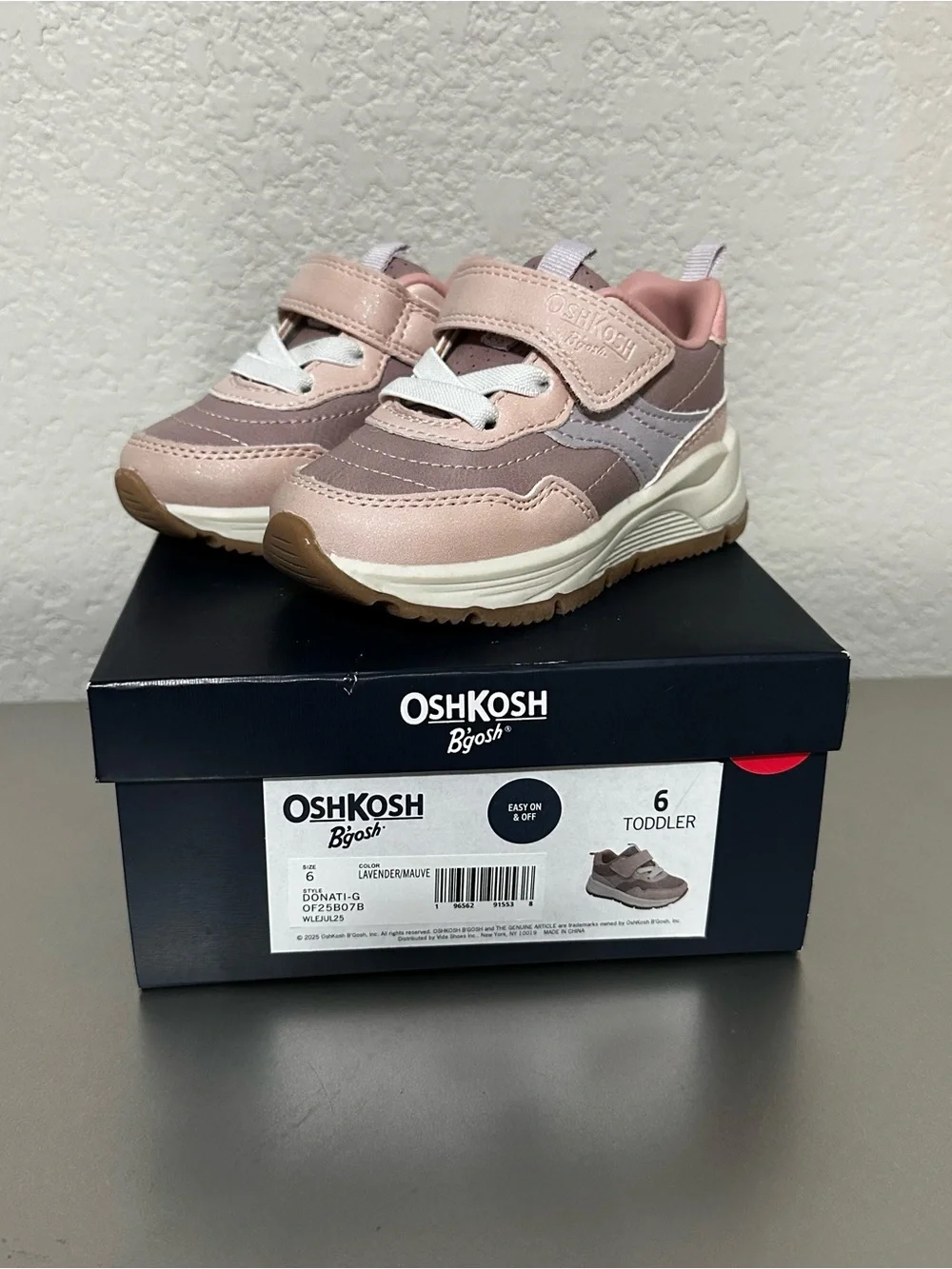 OshKosh B’gosh Toddler Girls Donati Sneakers Sz 6M